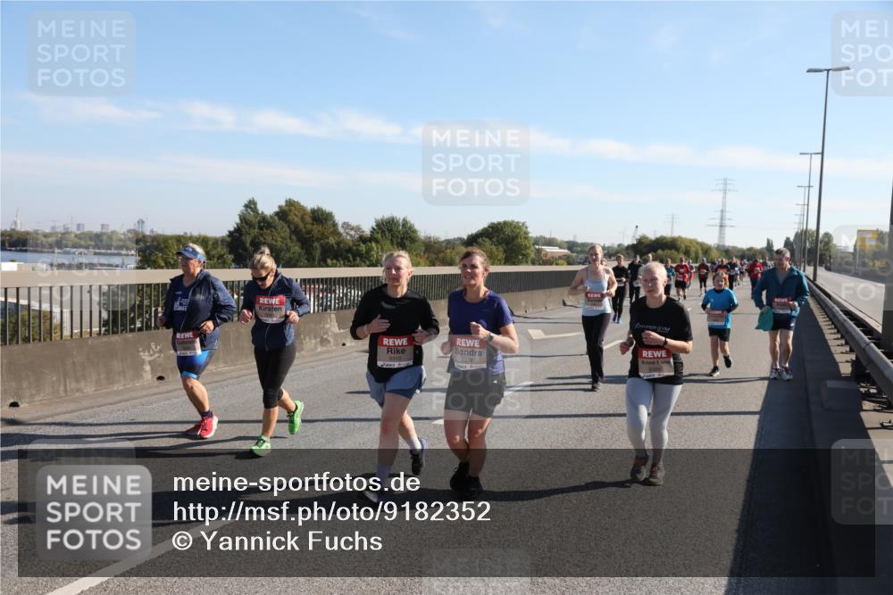 03.10.2025 - Köhlbrandbrückenlauf Yannick Fuchs http://msf.ph/oto/9182352 03.10.2025 11:24:44 Position 3 5310, 5378, 5320 meine-sportfotos.de