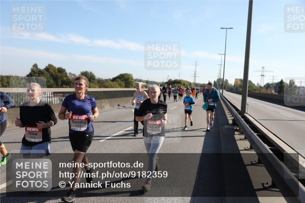 03.10.2025 - Köhlbrandbrückenlauf Yannick Fuchs http://msf.ph/oto/9182359 03.10.2025 11:24:45 Position 3 5310, 5378, 5320 meine-sportfotos.de