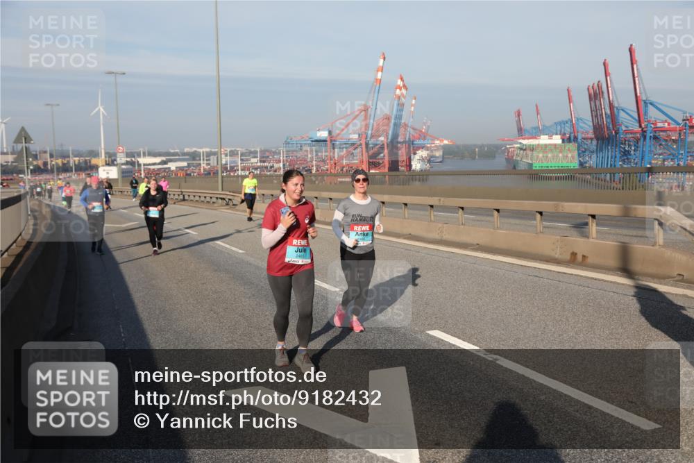 03.10.2025 - Köhlbrandbrückenlauf Yannick Fuchs http://msf.ph/oto/9182432 03.10.2025 08:59:54 Position 2 2465 meine-sportfotos.de