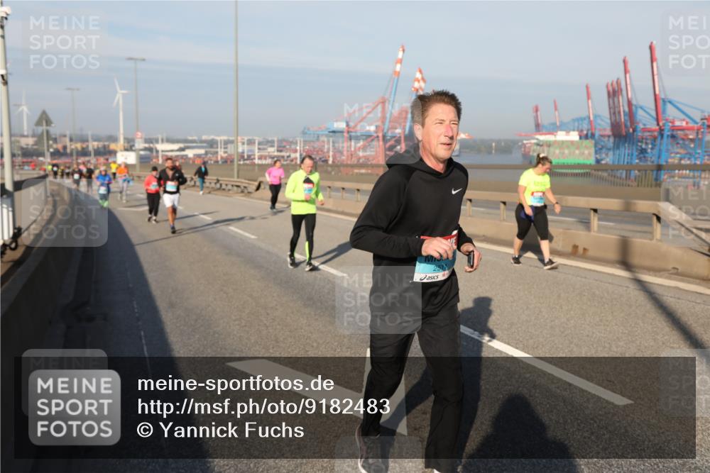 03.10.2025 - Köhlbrandbrückenlauf Yannick Fuchs http://msf.ph/oto/9182483 03.10.2025 09:00:04 Position 2 251 meine-sportfotos.de
