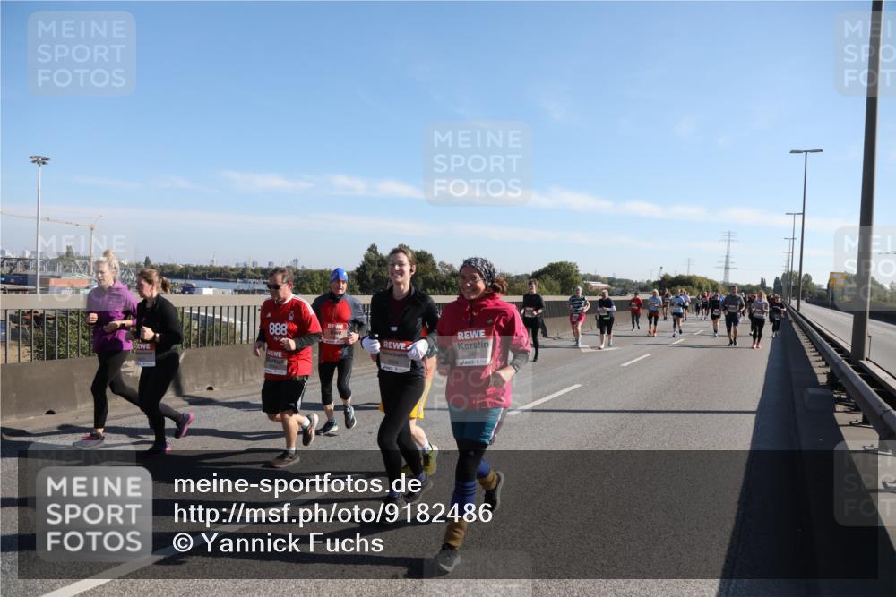 03.10.2025 - Köhlbrandbrückenlauf Yannick Fuchs http://msf.ph/oto/9182486 03.10.2025 11:24:58 Position 3 888, 5504, 5409 meine-sportfotos.de