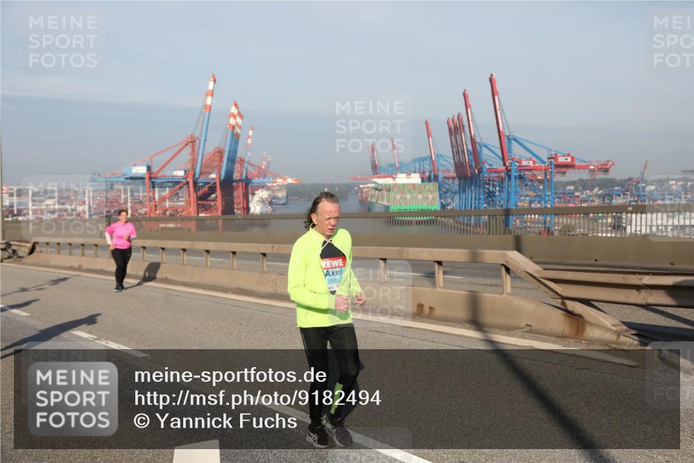 03.10.2025 - Köhlbrandbrückenlauf Yannick Fuchs http://msf.ph/oto/9182494 03.10.2025 09:00:07 Position 2 2505 meine-sportfotos.de