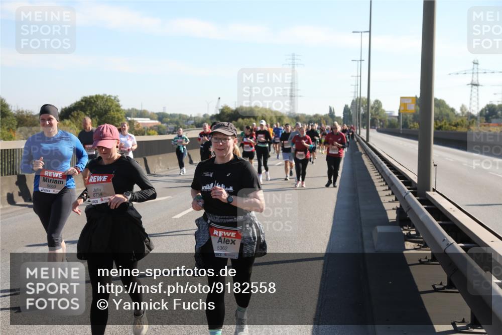 03.10.2025 - Köhlbrandbrückenlauf Yannick Fuchs http://msf.ph/oto/9182558 03.10.2025 11:25:06 Position 3 5060, 6734, 5362 meine-sportfotos.de