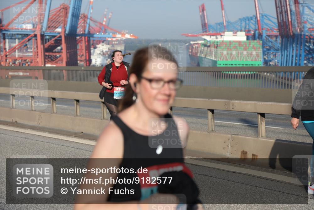 03.10.2025 - Köhlbrandbrückenlauf Yannick Fuchs http://msf.ph/oto/9182577 03.10.2025 09:00:23 Position 2  meine-sportfotos.de