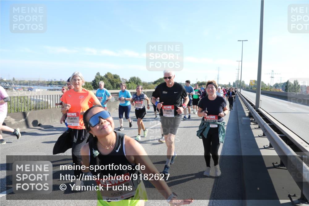 03.10.2025 - Köhlbrandbrückenlauf Yannick Fuchs http://msf.ph/oto/9182627 03.10.2025 11:25:24 Position 3 5462, 5576, 5264 meine-sportfotos.de