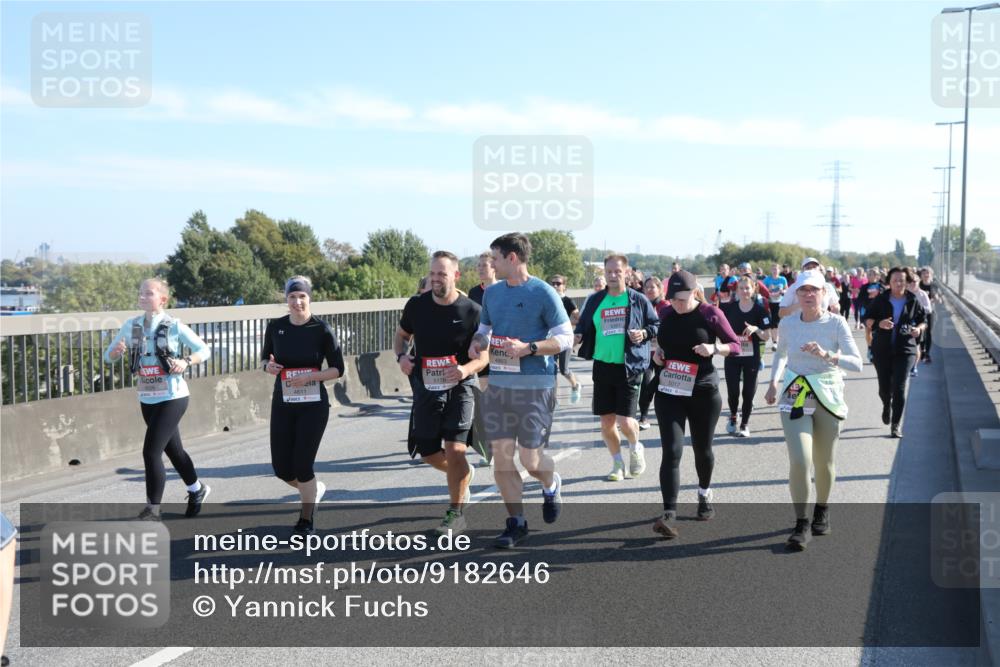 03.10.2025 - Köhlbrandbrückenlauf Yannick Fuchs http://msf.ph/oto/9182646 03.10.2025 11:25:26 Position 3 4611, 5176, 5017 meine-sportfotos.de