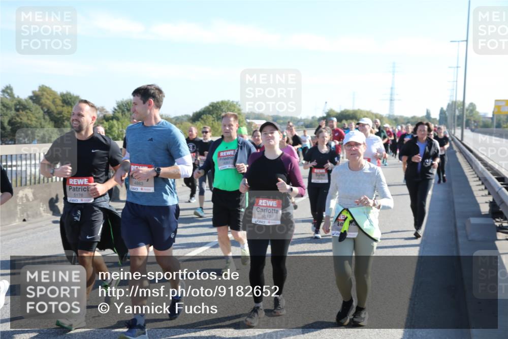 03.10.2025 - Köhlbrandbrückenlauf Yannick Fuchs http://msf.ph/oto/9182652 03.10.2025 11:25:27 Position 3 5176, 4863, 5017 meine-sportfotos.de