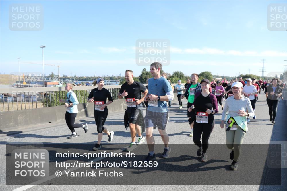 03.10.2025 - Köhlbrandbrückenlauf Yannick Fuchs http://msf.ph/oto/9182659 03.10.2025 11:25:28 Position 3 4611, 5176, 4863, 5017 meine-sportfotos.de