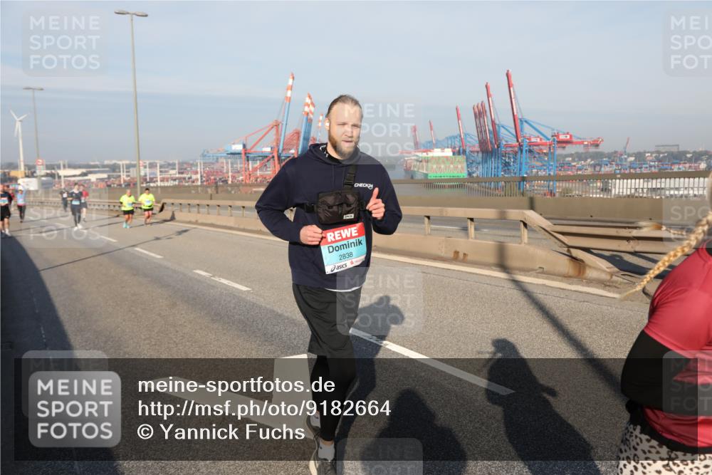 03.10.2025 - Köhlbrandbrückenlauf Yannick Fuchs http://msf.ph/oto/9182664 03.10.2025 09:00:40 Position 2 2838 meine-sportfotos.de