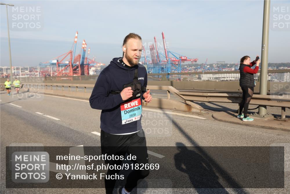 03.10.2025 - Köhlbrandbrückenlauf Yannick Fuchs http://msf.ph/oto/9182669 03.10.2025 09:00:40 Position 2 2838 meine-sportfotos.de