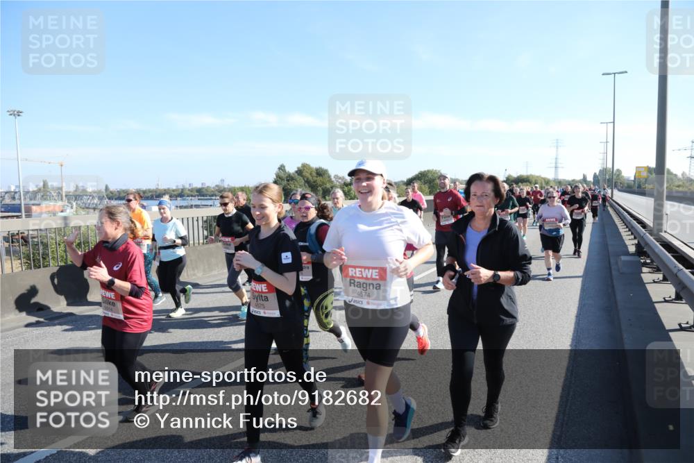 03.10.2025 - Köhlbrandbrückenlauf Yannick Fuchs http://msf.ph/oto/9182682 03.10.2025 11:25:30 Position 3 5514, 4575, 4574 meine-sportfotos.de