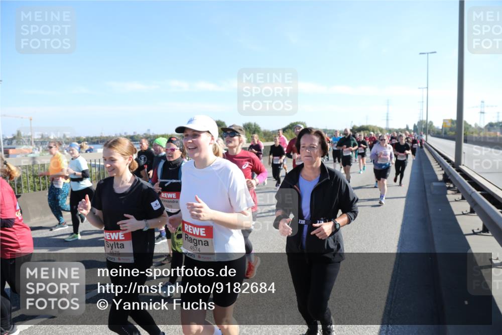 03.10.2025 - Köhlbrandbrückenlauf Yannick Fuchs http://msf.ph/oto/9182684 03.10.2025 11:25:30 Position 3 5276, 4575, 4574, 3 meine-sportfotos.de