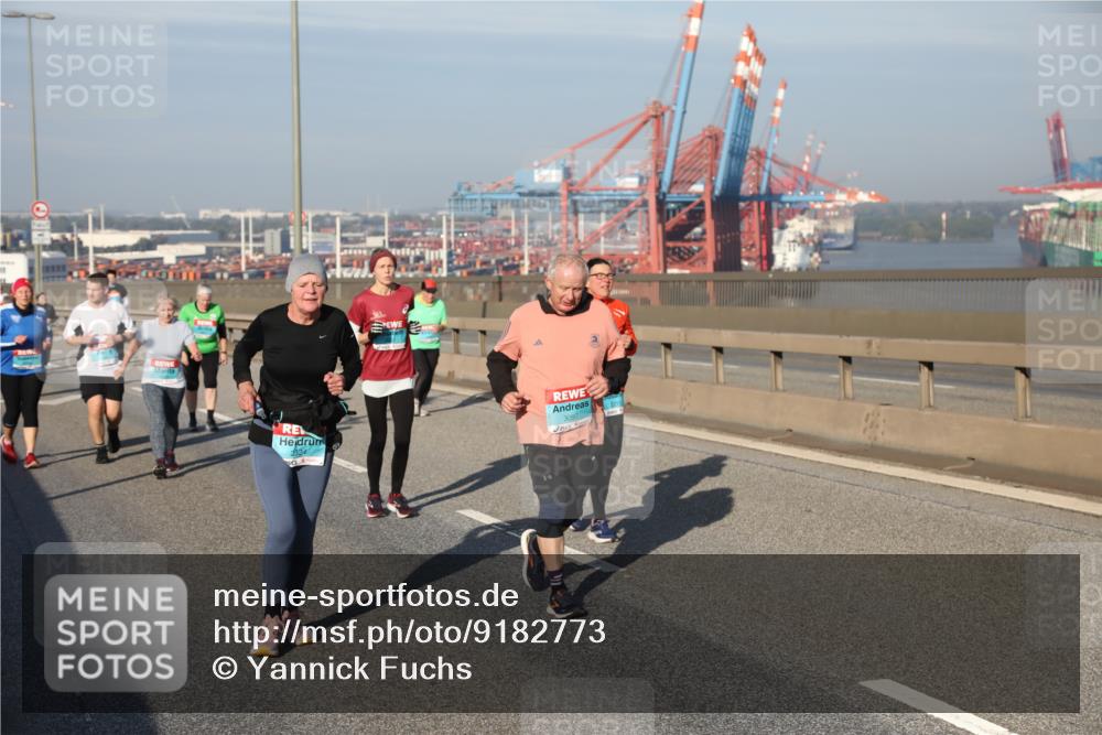 03.10.2025 - Köhlbrandbrückenlauf Yannick Fuchs http://msf.ph/oto/9182773 03.10.2025 09:01:16 Position 2 2324, 3097 meine-sportfotos.de