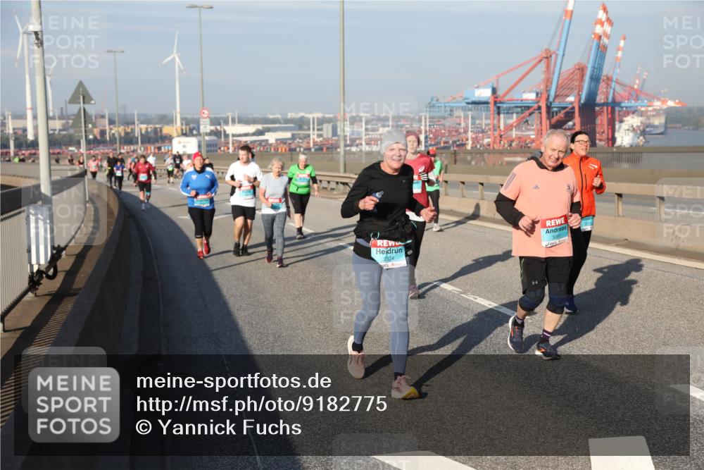 03.10.2025 - Köhlbrandbrückenlauf Yannick Fuchs http://msf.ph/oto/9182775 03.10.2025 09:01:17 Position 2 2324, 2211 meine-sportfotos.de