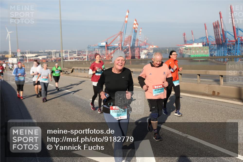 03.10.2025 - Köhlbrandbrückenlauf Yannick Fuchs http://msf.ph/oto/9182779 03.10.2025 09:01:18 Position 2 2324, 3097 meine-sportfotos.de