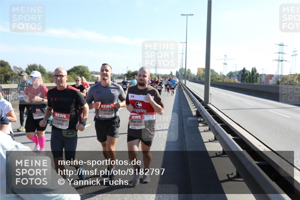 03.10.2025 - Köhlbrandbrückenlauf Yannick Fuchs http://msf.ph/oto/9182797 03.10.2025 11:25:43 Position 3 5246, 5248, 5247 meine-sportfotos.de
