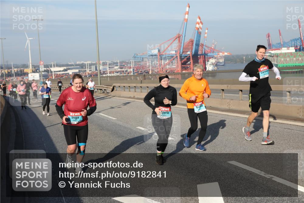 03.10.2025 - Köhlbrandbrückenlauf Yannick Fuchs http://msf.ph/oto/9182841 03.10.2025 09:01:30 Position 2 2667, 3552, 3553 meine-sportfotos.de