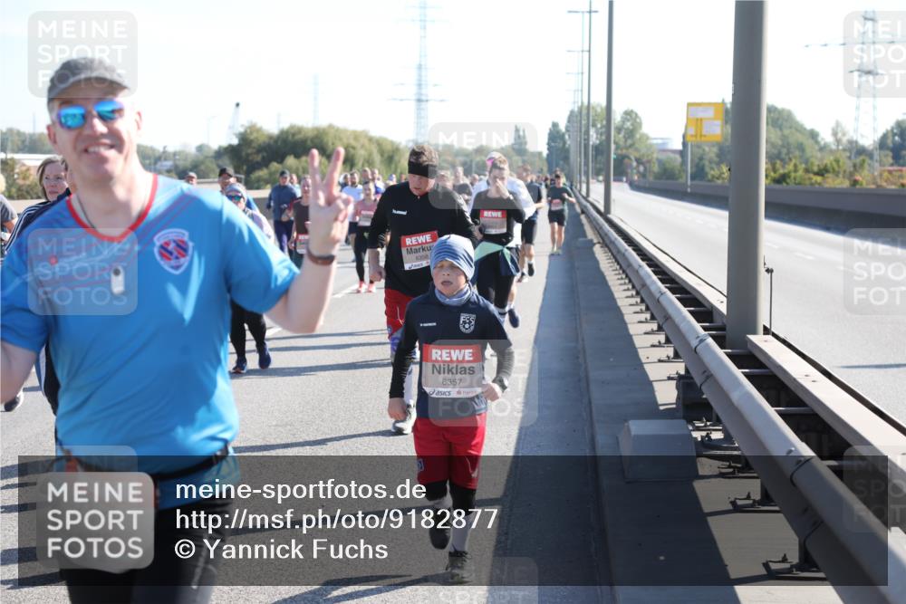 03.10.2025 - Köhlbrandbrückenlauf Yannick Fuchs http://msf.ph/oto/9182877 03.10.2025 11:25:53 Position 3 4949, 6358, 6357 meine-sportfotos.de