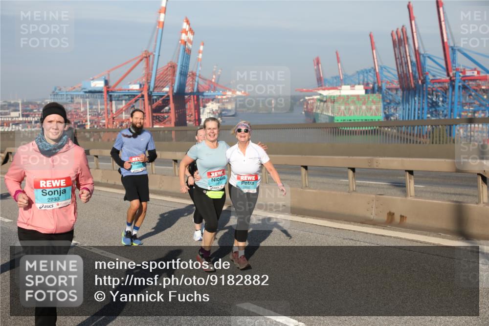 03.10.2025 - Köhlbrandbrückenlauf Yannick Fuchs http://msf.ph/oto/9182882 03.10.2025 09:01:39 Position 2 2233, 2894, 2895 meine-sportfotos.de