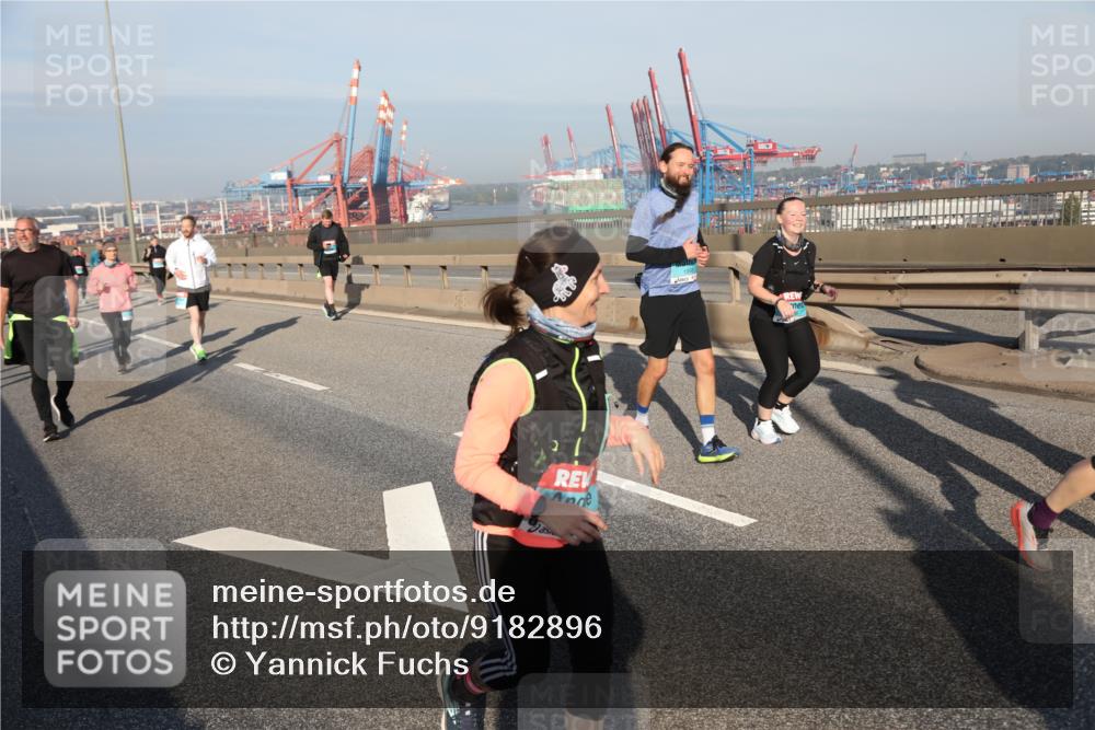 03.10.2025 - Köhlbrandbrückenlauf Yannick Fuchs http://msf.ph/oto/9182896 03.10.2025 09:01:42 Position 2  meine-sportfotos.de