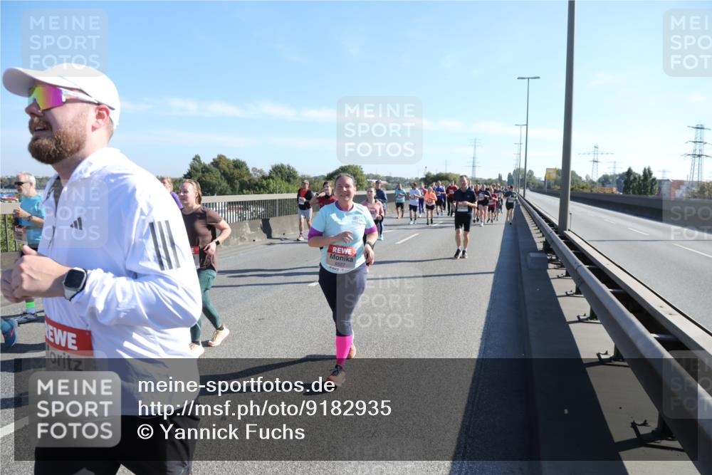 03.10.2025 - Köhlbrandbrückenlauf Yannick Fuchs http://msf.ph/oto/9182935 03.10.2025 11:26:00 Position 3 5193, 6527 meine-sportfotos.de