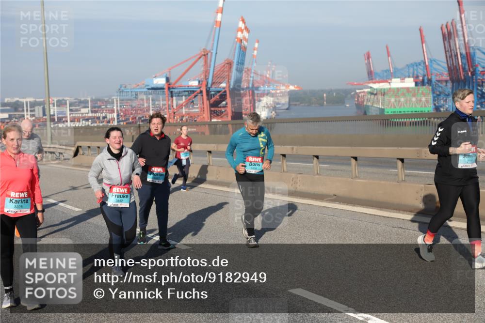 03.10.2025 - Köhlbrandbrückenlauf Yannick Fuchs http://msf.ph/oto/9182949 03.10.2025 09:01:51 Position 2 3225, 3442, 2755 meine-sportfotos.de