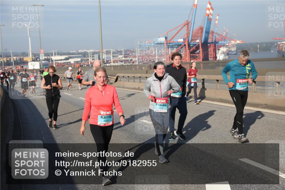 03.10.2025 - Köhlbrandbrückenlauf Yannick Fuchs http://msf.ph/oto/9182955 03.10.2025 09:01:52 Position 2 3225, 3442, 3438 meine-sportfotos.de