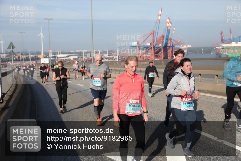 03.10.2025 - Köhlbrandbrückenlauf Yannick Fuchs http://msf.ph/oto/9182965 03.10.2025 09:01:53 Position 2 2513, 3225, 3442 meine-sportfotos.de