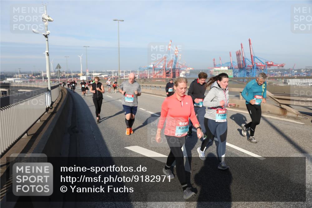 03.10.2025 - Köhlbrandbrückenlauf Yannick Fuchs http://msf.ph/oto/9182971 03.10.2025 09:01:53 Position 2 3225, 3442 meine-sportfotos.de