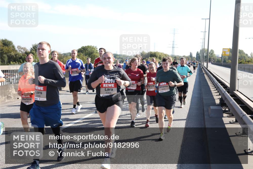 03.10.2025 - Köhlbrandbrückenlauf Yannick Fuchs http://msf.ph/oto/9182996 03.10.2025 11:26:06 Position 3 5566, 5549, 5364, 5574 meine-sportfotos.de