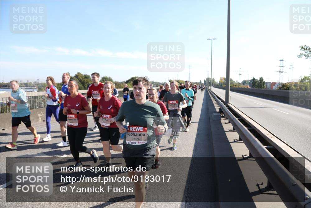 03.10.2025 - Köhlbrandbrückenlauf Yannick Fuchs http://msf.ph/oto/9183017 03.10.2025 11:26:08 Position 3 5188, 6515, 5574 meine-sportfotos.de