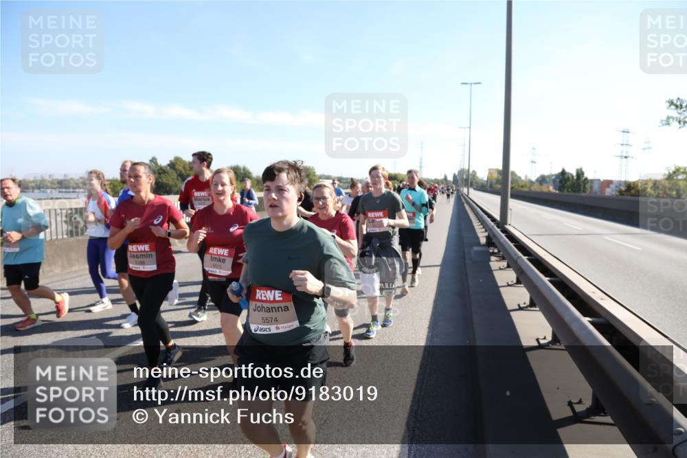 03.10.2025 - Köhlbrandbrückenlauf Yannick Fuchs http://msf.ph/oto/9183019 03.10.2025 11:26:08 Position 3 5188, 6515, 5574 meine-sportfotos.de