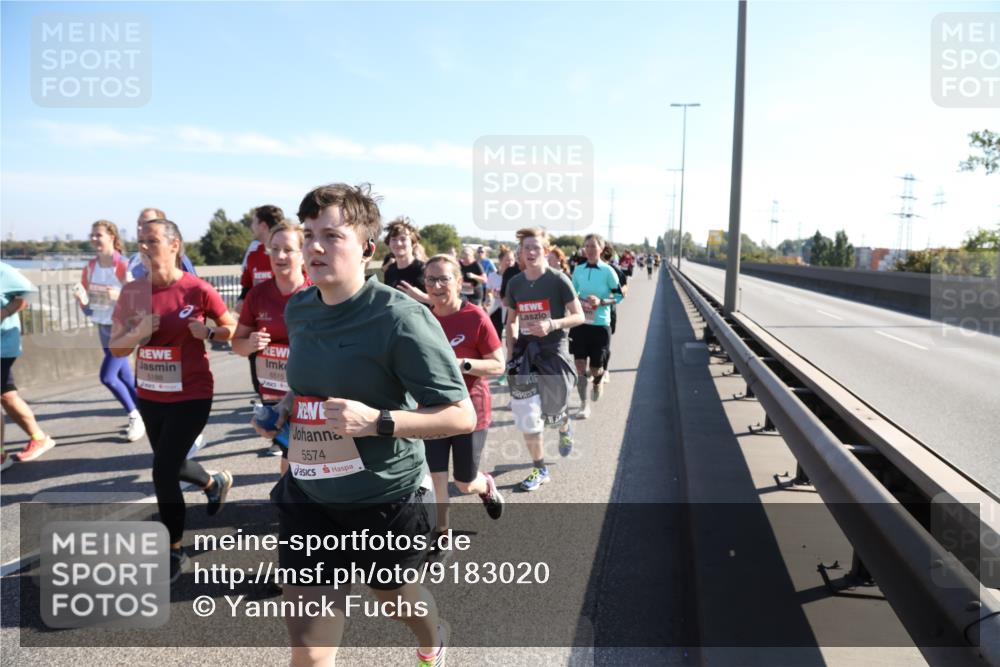 03.10.2025 - Köhlbrandbrückenlauf Yannick Fuchs http://msf.ph/oto/9183020 03.10.2025 11:26:09 Position 3 6515, 5188, 5574 meine-sportfotos.de