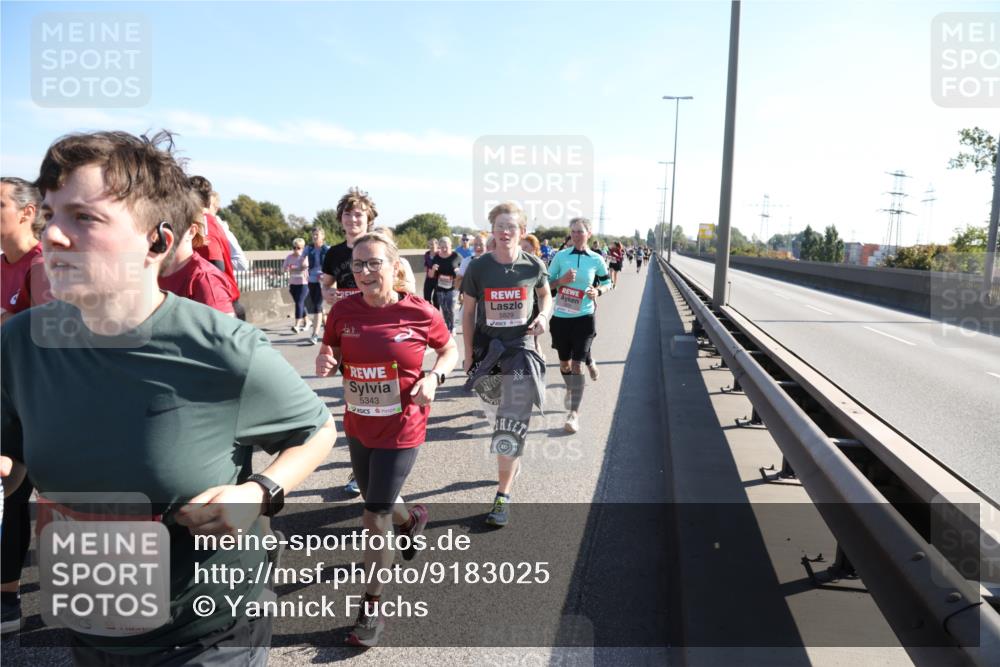 03.10.2025 - Köhlbrandbrückenlauf Yannick Fuchs http://msf.ph/oto/9183025 03.10.2025 11:26:09 Position 3 5574, 5829, 5343 meine-sportfotos.de