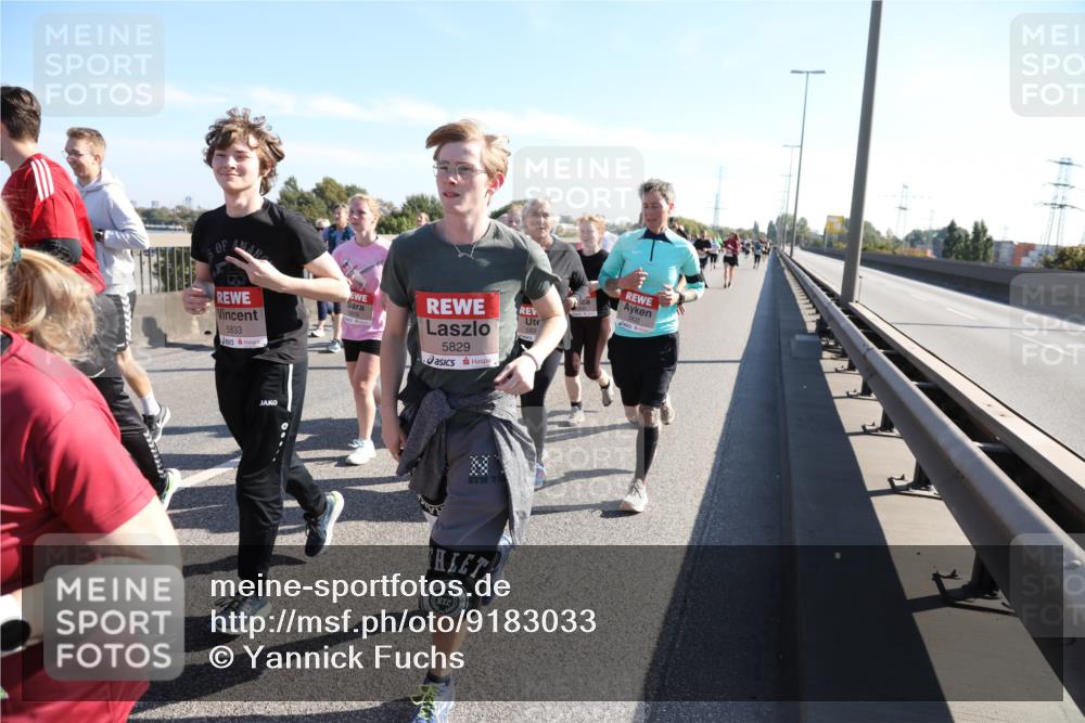03.10.2025 - Köhlbrandbrückenlauf Yannick Fuchs http://msf.ph/oto/9183033 03.10.2025 11:26:10 Position 3 5833, 5829, 583, 5832 meine-sportfotos.de