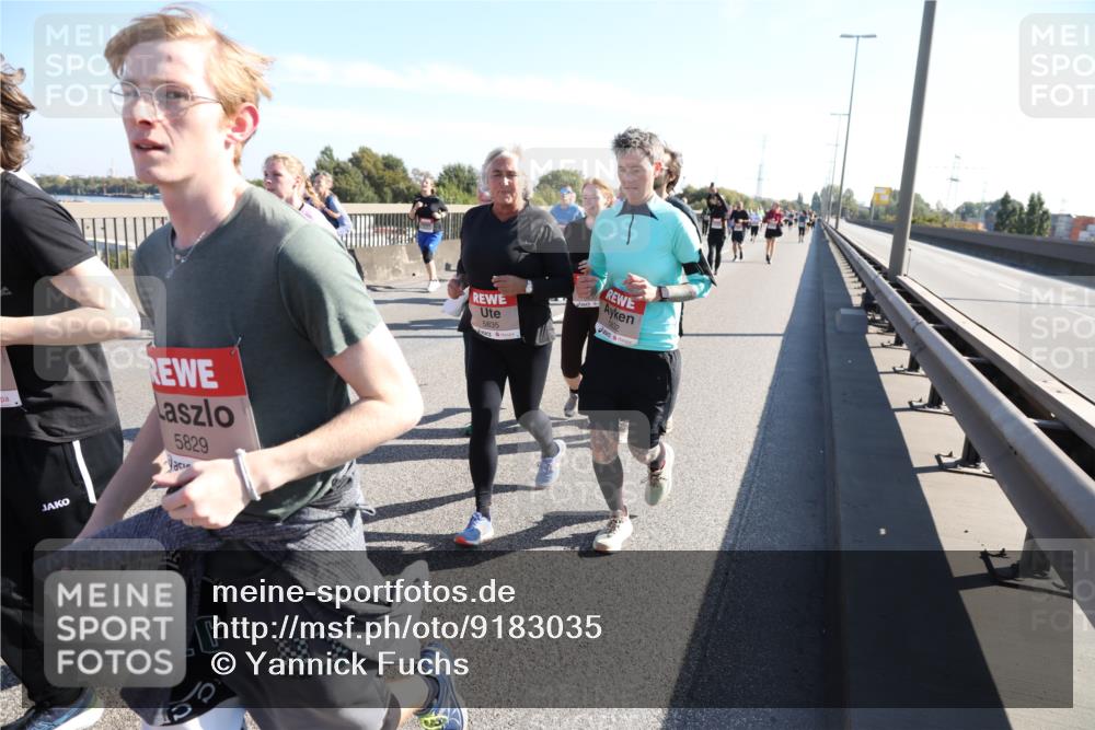 03.10.2025 - Köhlbrandbrückenlauf Yannick Fuchs http://msf.ph/oto/9183035 03.10.2025 11:26:10 Position 3 5829, 92, 5835 meine-sportfotos.de