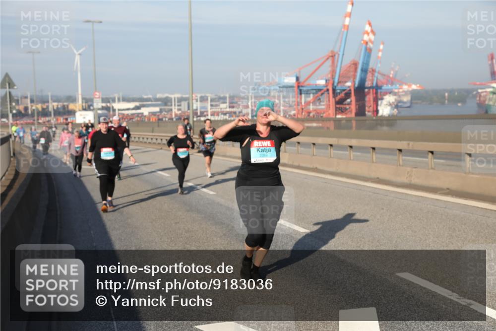 03.10.2025 - Köhlbrandbrückenlauf Yannick Fuchs http://msf.ph/oto/9183036 03.10.2025 09:02:06 Position 2 2288 meine-sportfotos.de