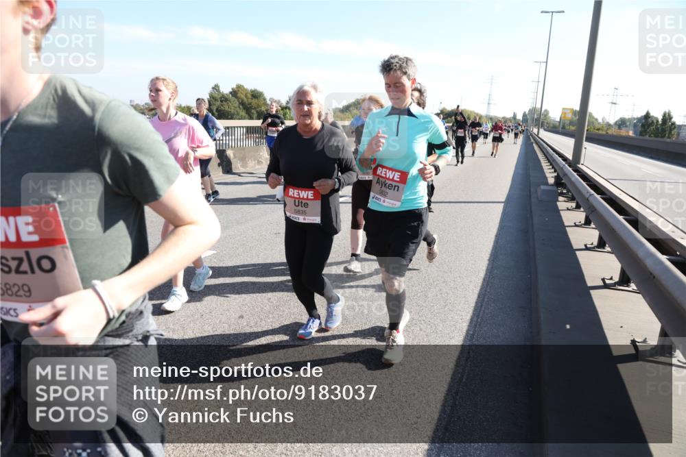 03.10.2025 - Köhlbrandbrückenlauf Yannick Fuchs http://msf.ph/oto/9183037 03.10.2025 11:26:10 Position 3 5829, 5835, 5832 meine-sportfotos.de