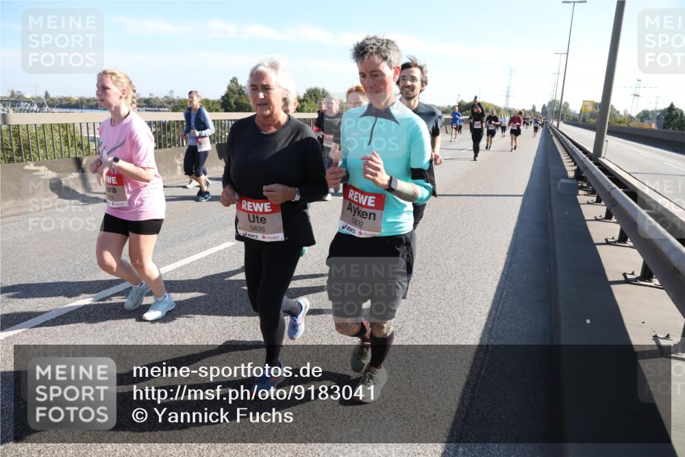 03.10.2025 - Köhlbrandbrückenlauf Yannick Fuchs http://msf.ph/oto/9183041 03.10.2025 11:26:10 Position 3 76, 5835, 5832 meine-sportfotos.de