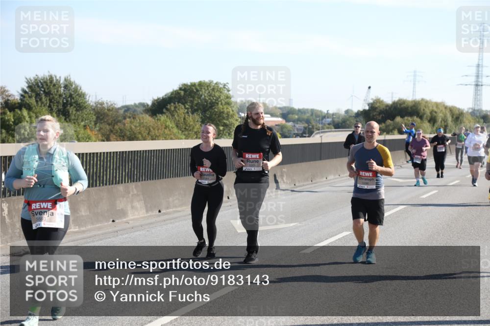 03.10.2025 - Köhlbrandbrückenlauf Yannick Fuchs http://msf.ph/oto/9183143 03.10.2025 11:26:31 Position 3 5593, 5201, 5286 meine-sportfotos.de