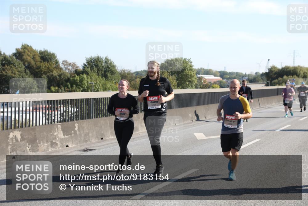 03.10.2025 - Köhlbrandbrückenlauf Yannick Fuchs http://msf.ph/oto/9183154 03.10.2025 11:26:32 Position 3 5384, 5201, 5286 meine-sportfotos.de