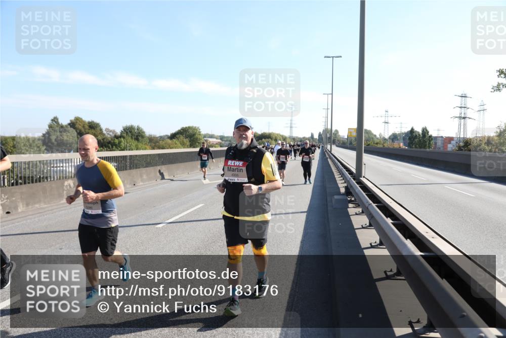 03.10.2025 - Köhlbrandbrückenlauf Yannick Fuchs http://msf.ph/oto/9183176 03.10.2025 11:26:35 Position 3 5286, 4906 meine-sportfotos.de
