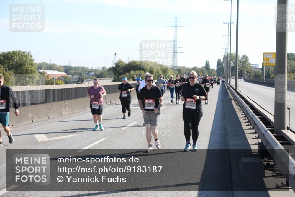 03.10.2025 - Köhlbrandbrückenlauf Yannick Fuchs http://msf.ph/oto/9183187 03.10.2025 11:26:36 Position 3 5375, 5376 meine-sportfotos.de
