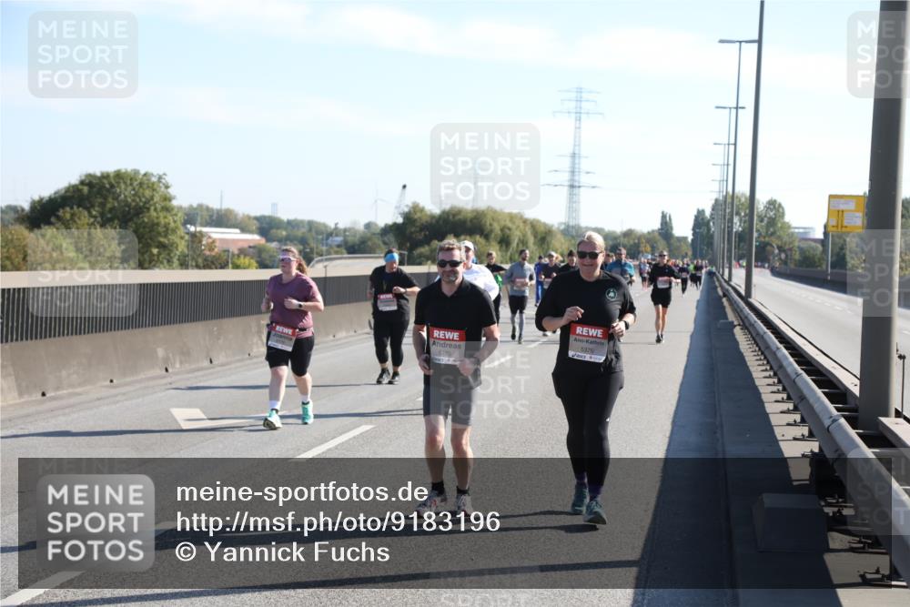 03.10.2025 - Köhlbrandbrückenlauf Yannick Fuchs http://msf.ph/oto/9183196 03.10.2025 11:26:37 Position 3 5375, 5376 meine-sportfotos.de