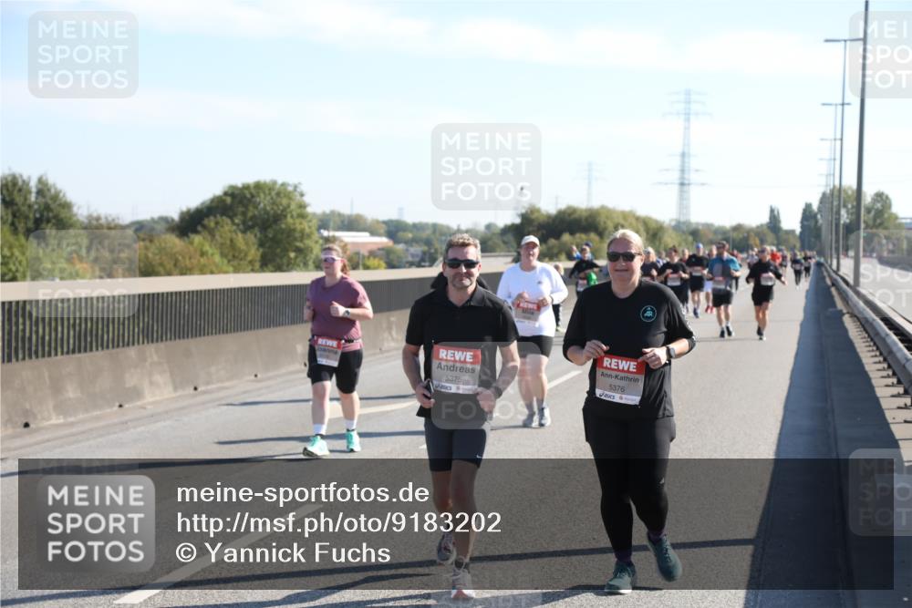 03.10.2025 - Köhlbrandbrückenlauf Yannick Fuchs http://msf.ph/oto/9183202 03.10.2025 11:26:38 Position 3 5375, 5376 meine-sportfotos.de