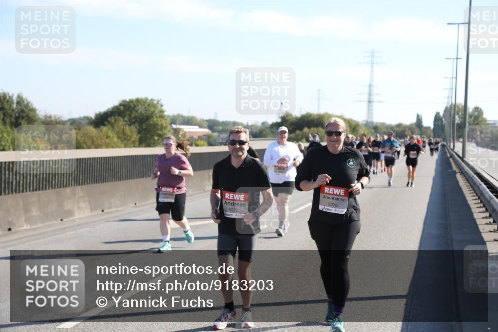 03.10.2025 - Köhlbrandbrückenlauf Yannick Fuchs http://msf.ph/oto/9183203 03.10.2025 11:26:38 Position 3 5375, 5376 meine-sportfotos.de