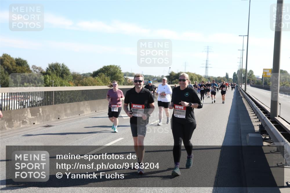 03.10.2025 - Köhlbrandbrückenlauf Yannick Fuchs http://msf.ph/oto/9183204 03.10.2025 11:26:39 Position 3 5375, 15376 meine-sportfotos.de