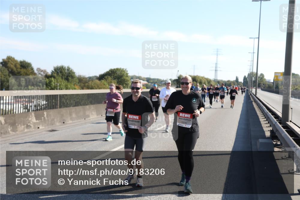 03.10.2025 - Köhlbrandbrückenlauf Yannick Fuchs http://msf.ph/oto/9183206 03.10.2025 11:26:39 Position 3 5375, 5376 meine-sportfotos.de