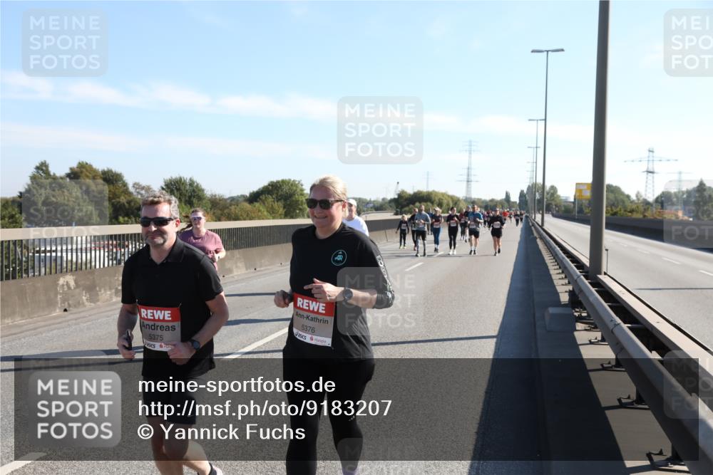 03.10.2025 - Köhlbrandbrückenlauf Yannick Fuchs http://msf.ph/oto/9183207 03.10.2025 11:26:40 Position 3 5375, 5376 meine-sportfotos.de