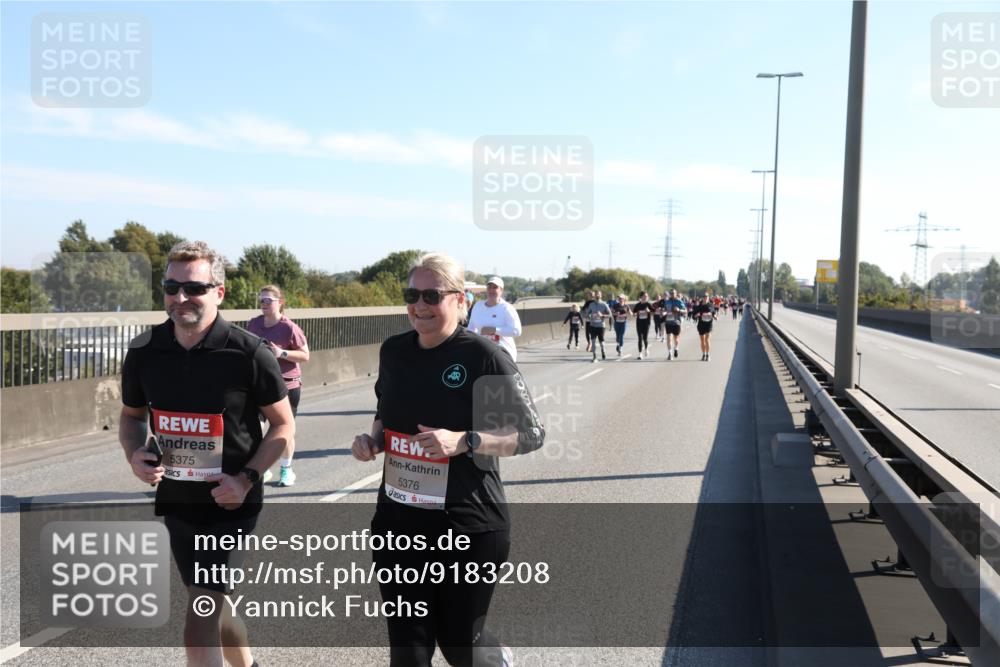 03.10.2025 - Köhlbrandbrückenlauf Yannick Fuchs http://msf.ph/oto/9183208 03.10.2025 11:26:40 Position 3 5375, 5376 meine-sportfotos.de